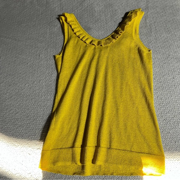 ⭐️ NUMPH Yellow Jiya Pullover Sleeveless Knit Ruffle Tank Top Size Small EUC - Picture 4 of 6